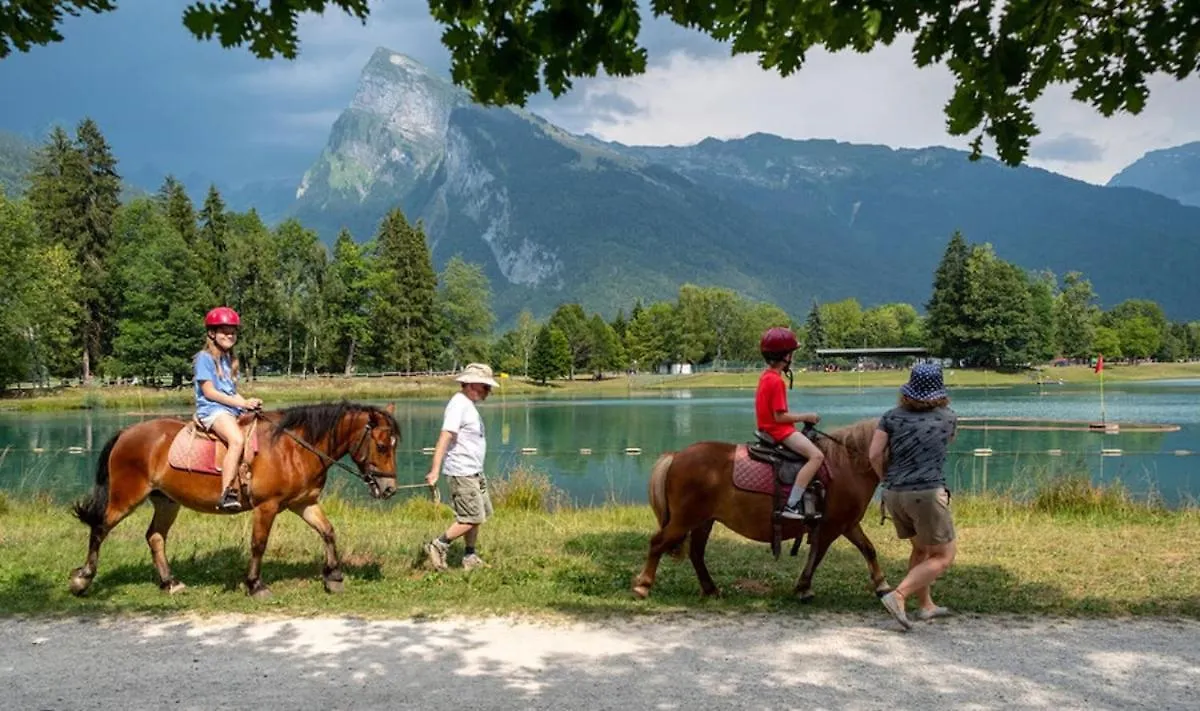 Bungalow 3 Chambres Pour 6 Pers Avec Climatisation Camping 3 Etoiles Samoëns France